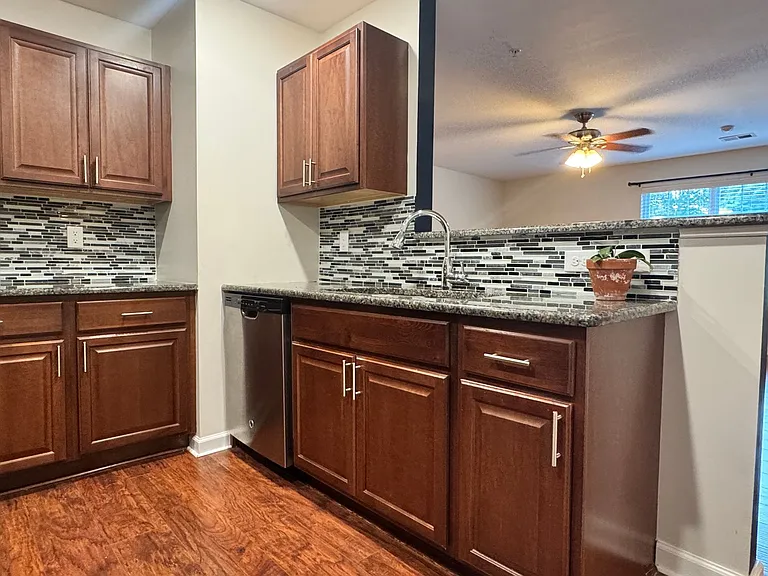 4704 Pennoak Ln #C — Photo 7