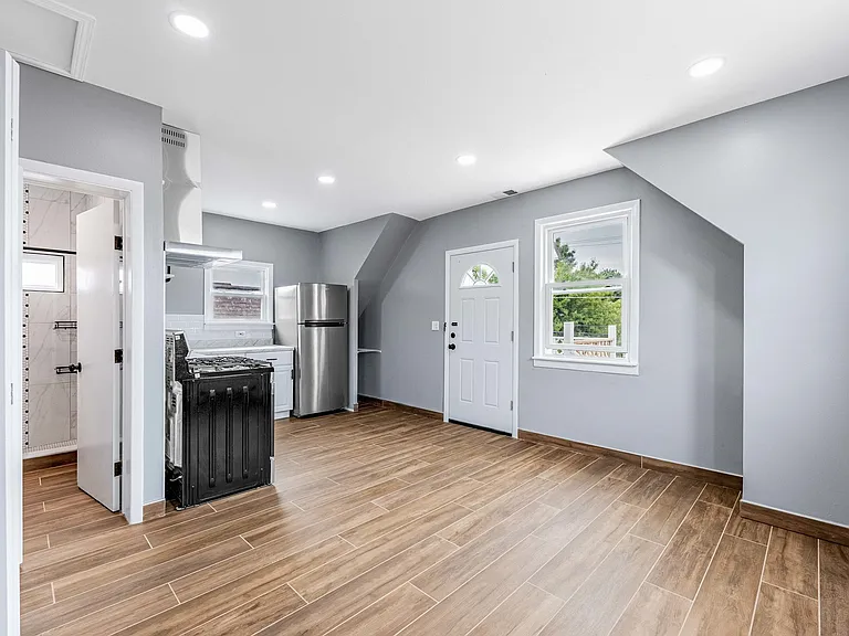3841 W Eddy St #2 — Photo 12