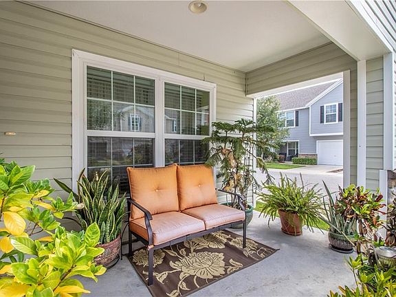 3rd image of 3022 Mojave Oak Dr