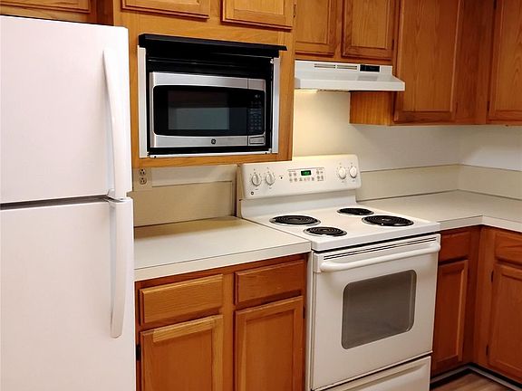 3rd image of 2536 Stradbrook Dr APT B