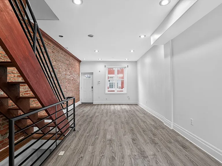 1302 N Dover St — Photo 27