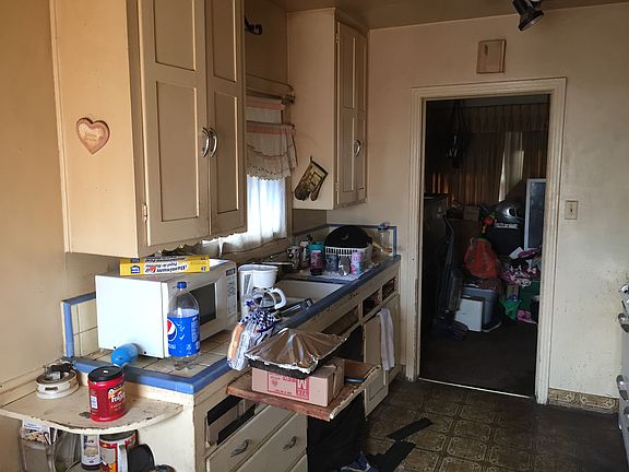 3rd image of 812 Casino St