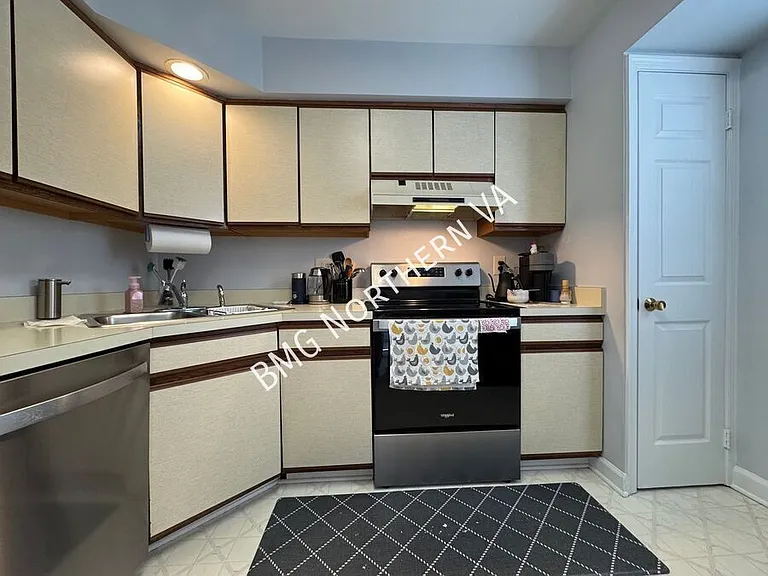 6118 Rocky Way Ct — Photo 8