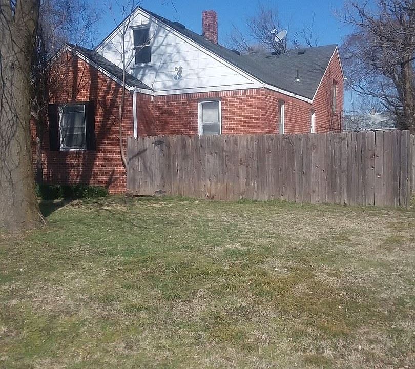 2nd image of 724 S Fern Ave