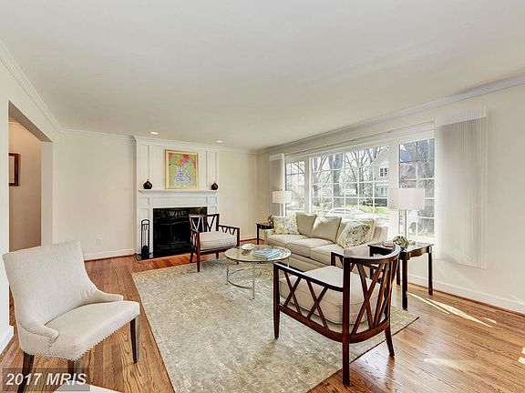 3rd image of 3703 Stewart Dr