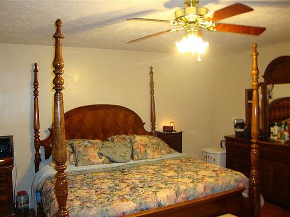 4th image of 121 Crandell Ct