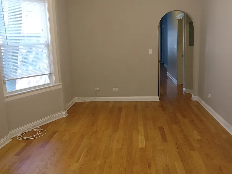 848 W Barry Ave #3R — Photo 2