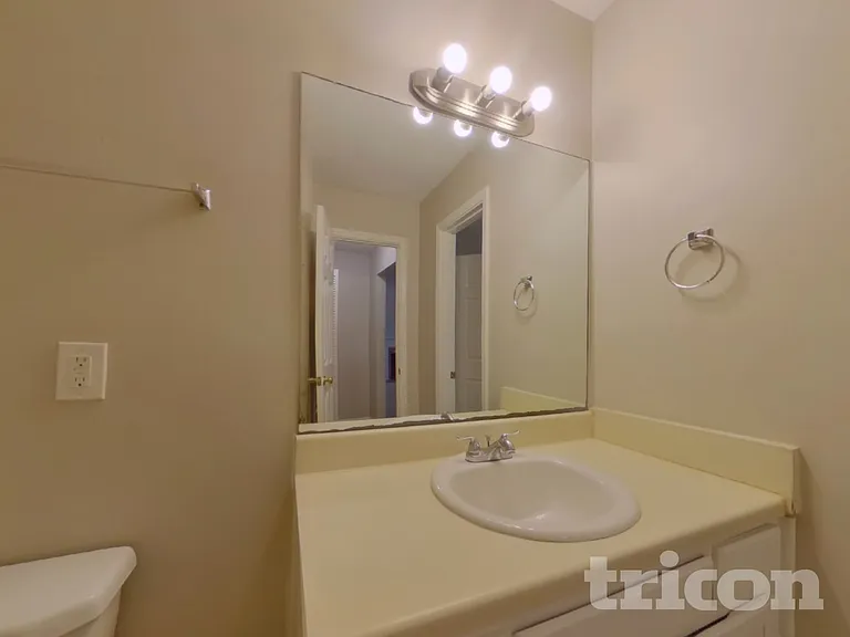 1145 Woodington Cir — Photo 8