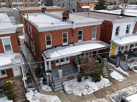 3rd image of 455 Roxborough Ave