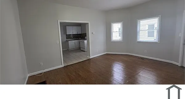3 bed, 1100 sqft, $2,200 — Photo 3