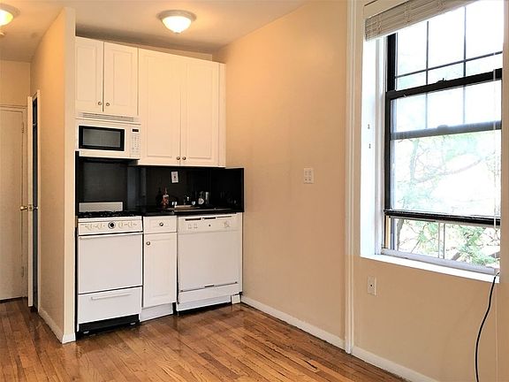 2nd image of 400 W 54th St APT 3B