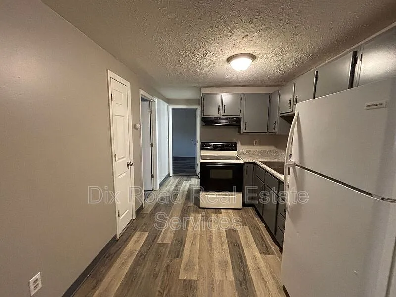 2 bed, 1.0 bath, $795 — Photo 3