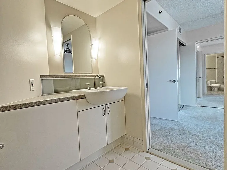 801 King St #1704 — Photo 15