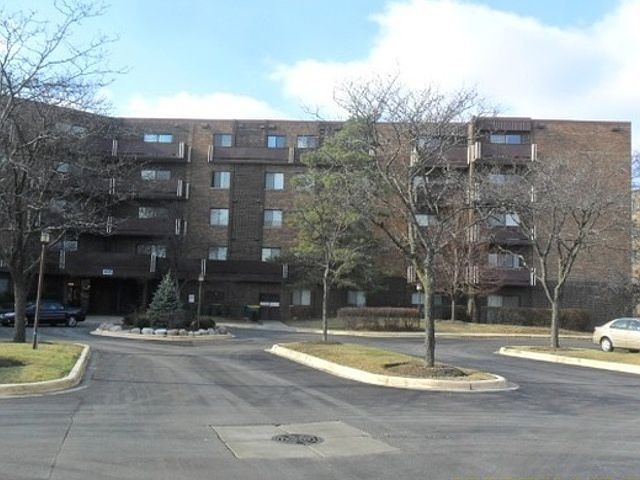 1st image of 840 Wellington Ave Unit 219