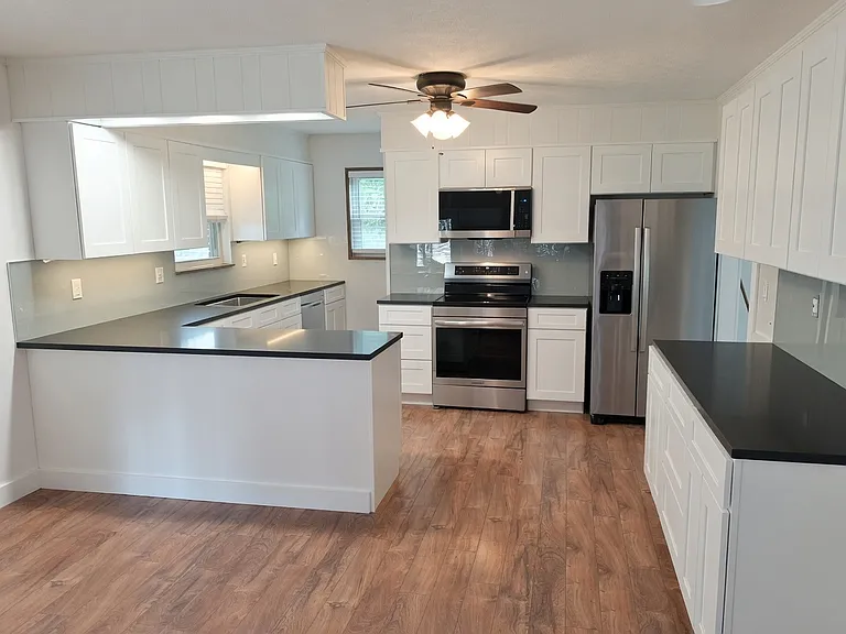 646 Greenwood Dr — Photo 2
