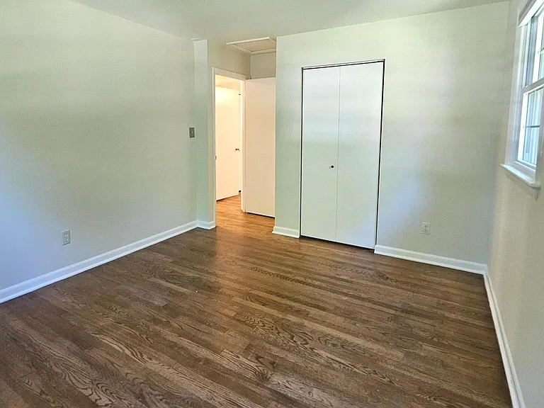 8925 Falling Creek Ct — Photo 30