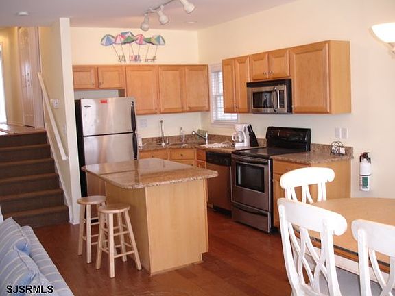 4th image of 4952 Asbury Ave