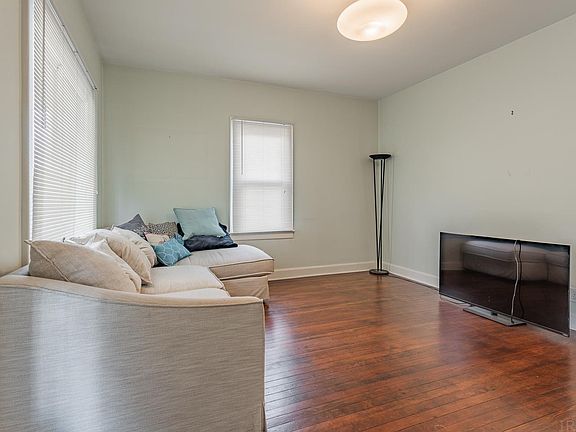 4th image of 805 N Weinbach Ave