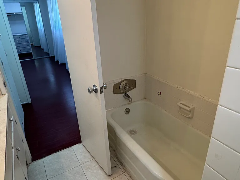 N Gale Dr — Photo 11
