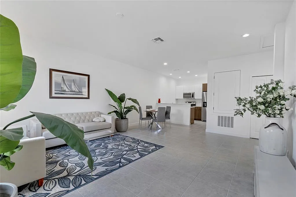 2 bed, 2.0 bath, 1056 sqft, $1,400 — Photo 2