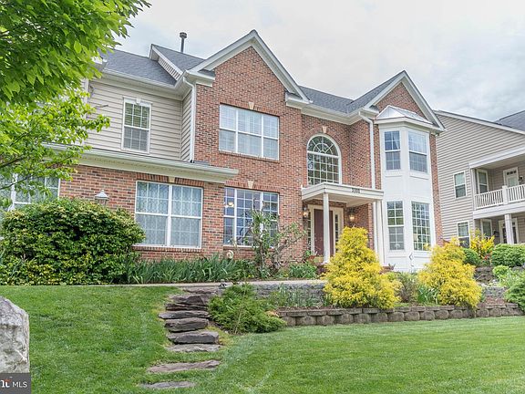 2nd image of 3101 Moore Ln