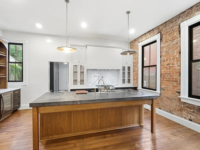 811 Monroe St — Photo 12