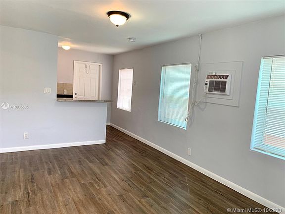 4th image of 2316 Madison St APT 9