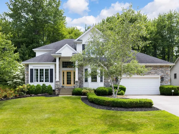 5339 Woodland Hills Cir, Erie, PA 16509