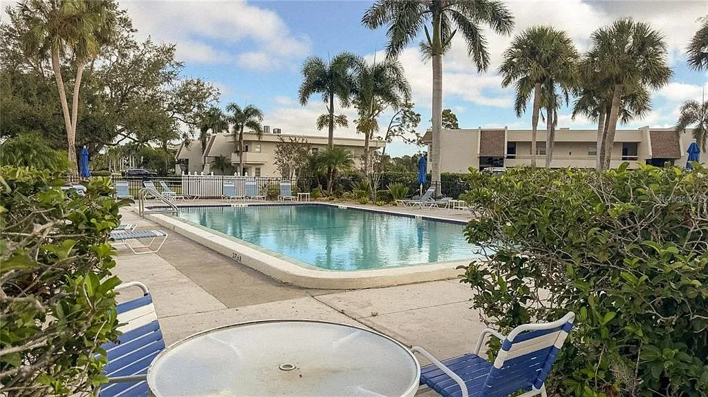 1 bed, 1.5 bath, 900 sqft, $1,875 — Photo 2