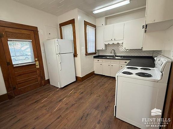 3rd image of 429 Crawford St