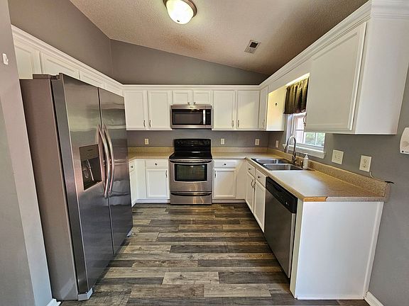 3rd image of 161 Wheaton Dr