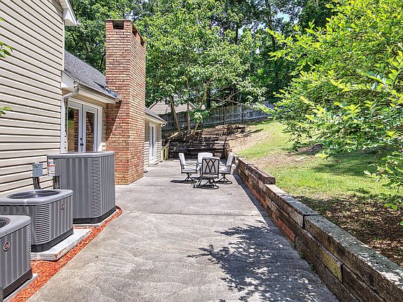 5th image of 224 Shadowood Dr SE