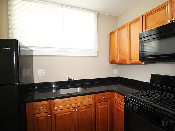 4th image of 2084 E Monmouth St