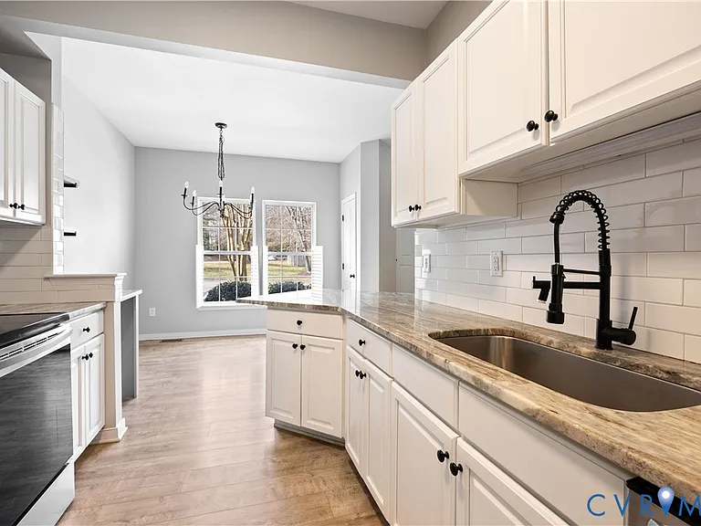 2805 Queensland Dr — Photo 6