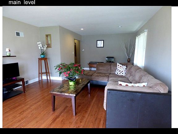 2nd image of 4949 Elm St