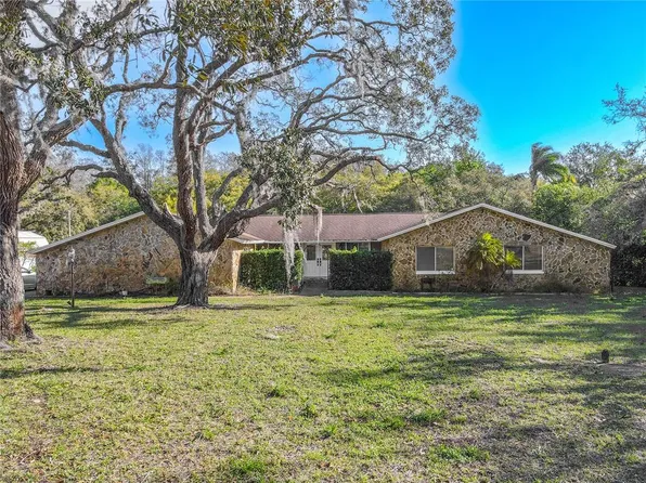 10100 Grove Dr, Port Richey, FL 34668