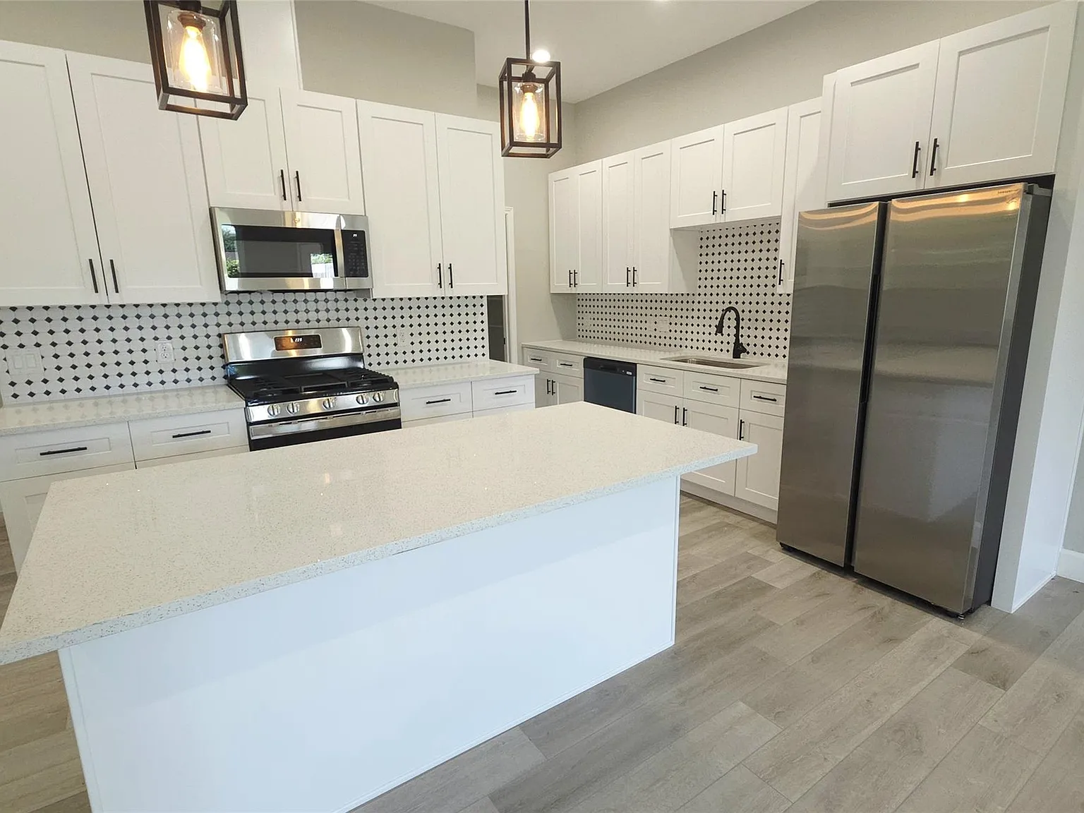 3 bed, 2.5 bath, 2166 sqft, $2,200 — Photo 1