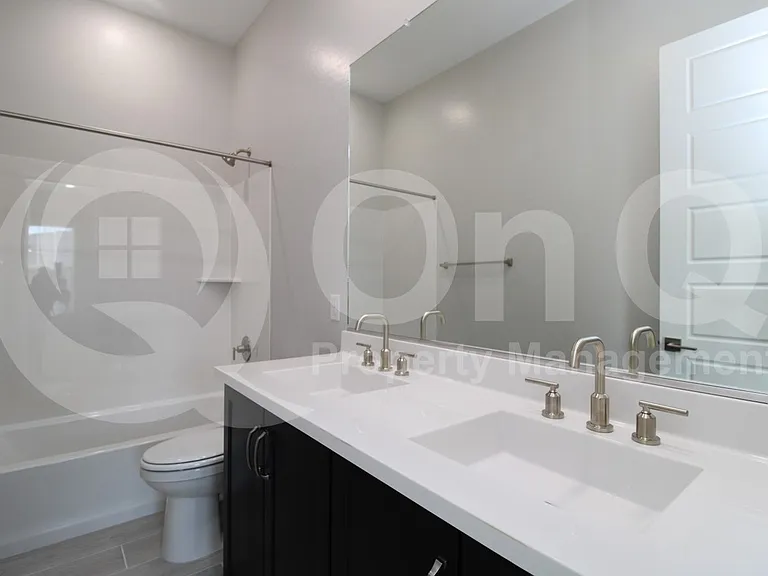 4911 E Village Dr — Photo 21