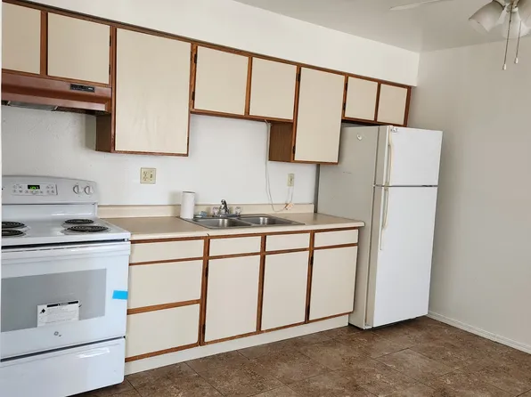 214 W Castillo Ave, Belen, NM 87002