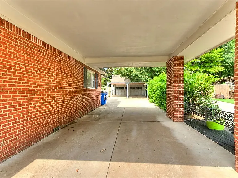 706 S Williams Ave — Photo 2