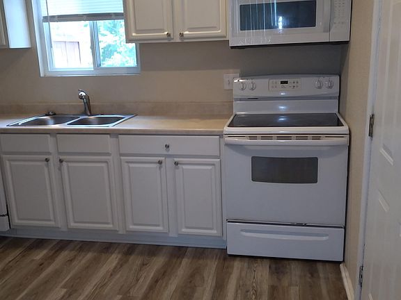 2nd image of 301-2 N Greenbriar Rd