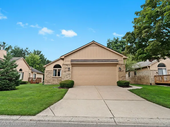 35163 Knollwood Ln, Farmington, MI 48335