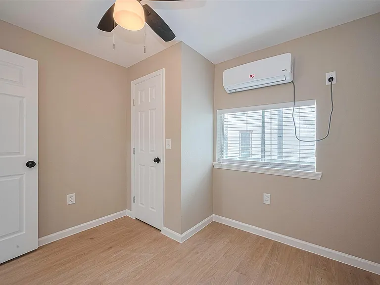 2516 Craigmont St — Photo 9