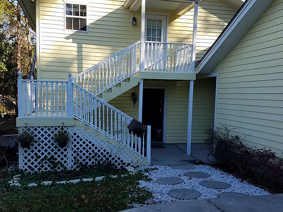 Private entrance to studio 