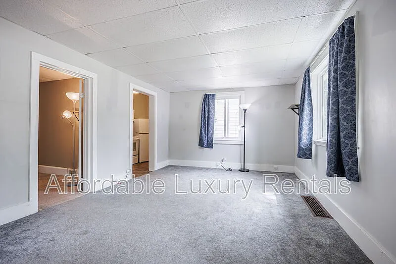 1 bed, 1.0 bath, 1000 sqft, $1,000 — Photo 2