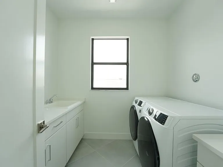 9099 Silver Marsh Ln — Photo 17