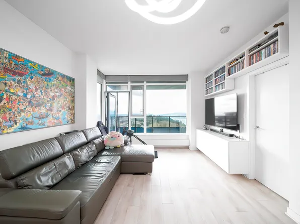 8850 University Cres #1206, Burnaby, BC V5A 0C8