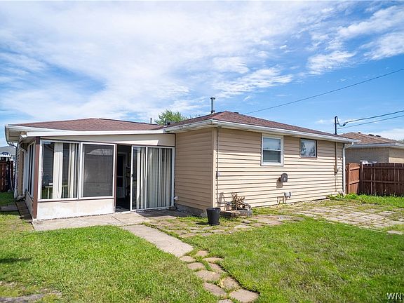3rd image of 26 Caroline Ln