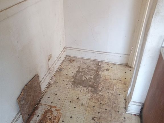 4th image of 11603 Thornwood Ave