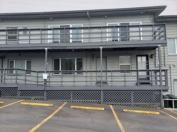 4th image of 4229 SW Beach Ave #35